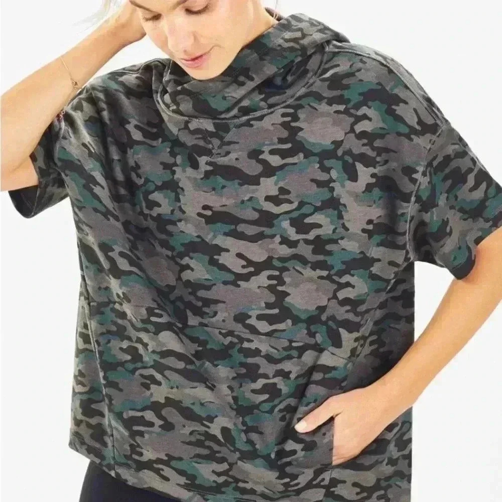Womens Fabletics Hadley Hi Lo Short Sleeve Tee Hoodie Camo Print Size XS Pockets